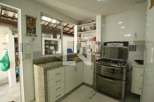 Cozinha de casa de condomínio à venda com 3 quartos, 150m² em Jacarepaguá, Rio de Janeiro