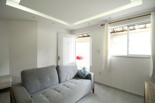 Sala de casa de condomínio à venda com 3 quartos, 150m² em Jacarepaguá, Rio de Janeiro