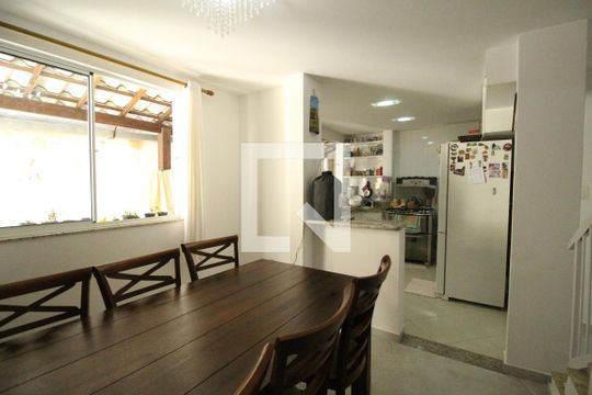 Sala de casa de condomínio à venda com 3 quartos, 150m² em Jacarepaguá, Rio de Janeiro