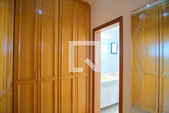 Closet da suíte 1 de apartamento para alugar com 4 quartos, 200m² em Vila Gomes Cardim, São Paulo
