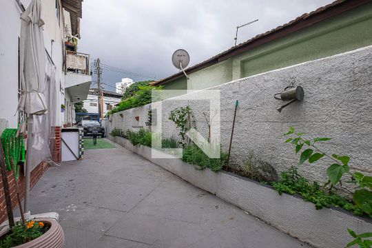 Quintal de casa à venda com 6 quartos, 230m² em Vila Madalena, São Paulo