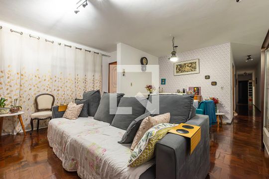 Casa à venda com 6 quartos, 230m² em Vila Madalena, São Paulo