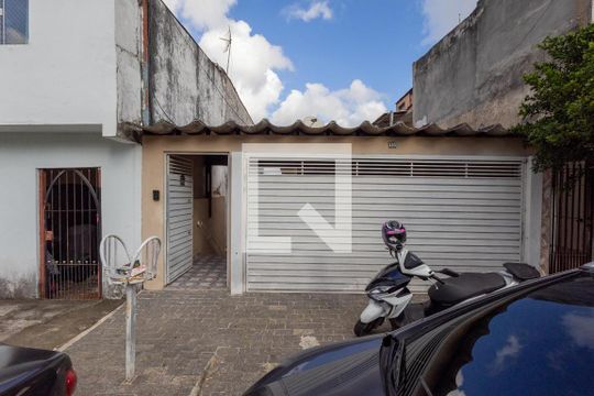 Fachada de casa para alugar com 2 quartos, 150m² em Vila do Castelo, São Paulo