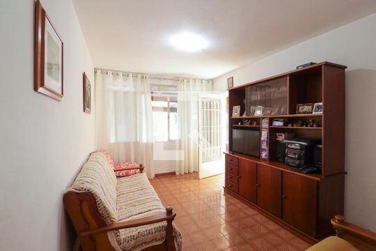 Casa à venda com 3 quartos, 181m² em Vila Mangalot, São Paulo