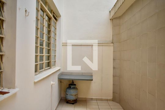 Quintal de casa à venda com 3 quartos, 120m² em Mirandópolis, São Paulo