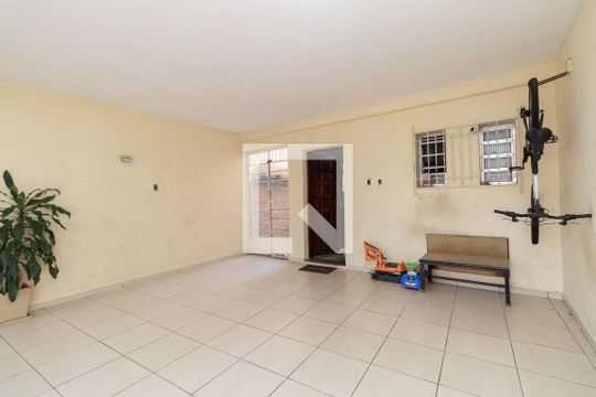 Garagem de casa à venda com 3 quartos, 134m² em Penha de França, São Paulo