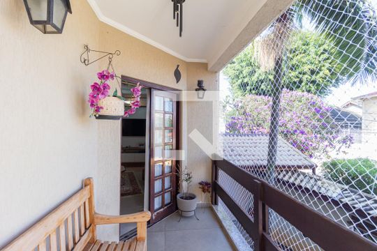 Sacada de casa à venda com 3 quartos, 245m² em Adalgisa, Osasco
