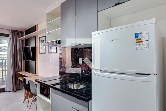 Cozinha de kitnet/studio para alugar com 1 quarto, 25m² em Vila Regente Feijó, São Paulo