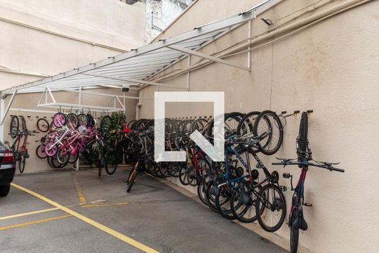 Condomínio - Bicicletário  de apartamento para alugar com 2 quartos, 67m² em Tatuapé, São Paulo