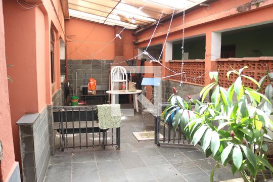Casa 2Quintal de casa à venda com 3 quartos, 360m² em Califórnia, Belo Horizonte