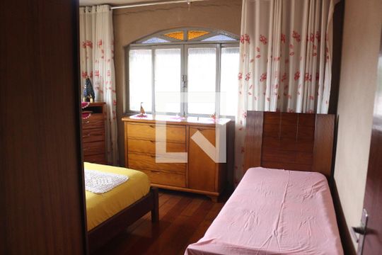 Quarto 1 de casa à venda com 3 quartos, 360m² em Califórnia, Belo Horizonte