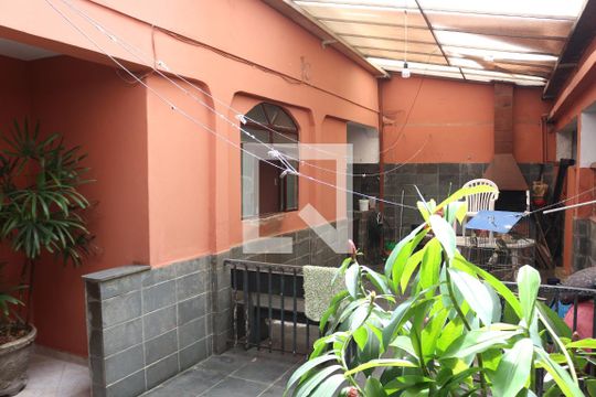 Casa 2 Quintal de casa à venda com 3 quartos, 360m² em Califórnia, Belo Horizonte