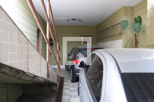 Garagem de casa à venda com 3 quartos, 360m² em Califórnia, Belo Horizonte