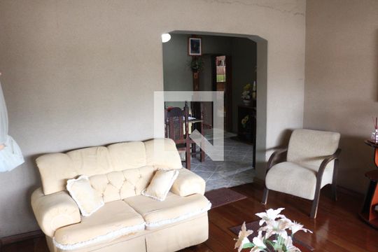 Sala de casa à venda com 3 quartos, 360m² em Califórnia, Belo Horizonte