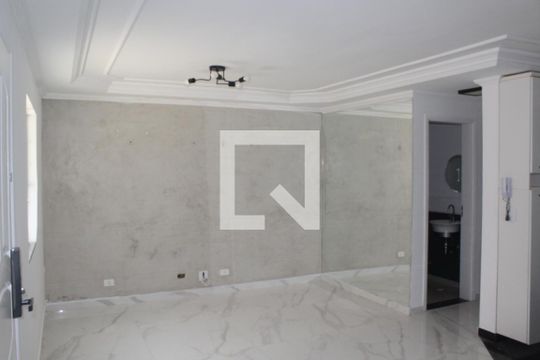 Sala de casa de condomínio para alugar com 3 quartos, 200m² em Vila Mariza Mazzei, São Paulo