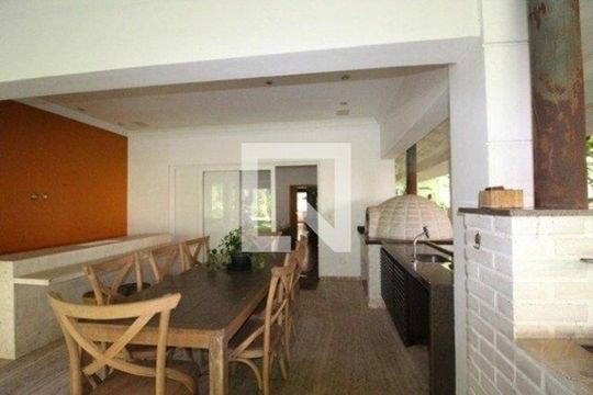 Casa de Condomínio para alugar com 4 quartos, 650m² em Super Quadra Morumbi, São Paulo