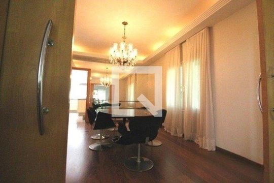 Casa de Condomínio para alugar com 4 quartos, 650m² em Super Quadra Morumbi, São Paulo