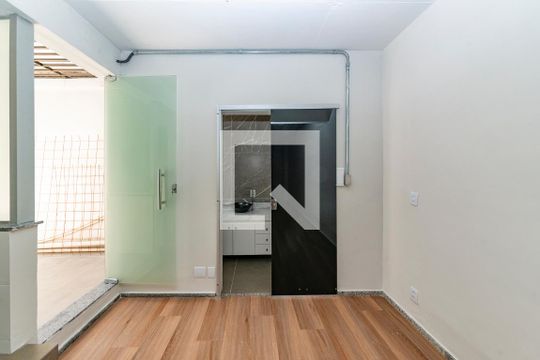 Banheiro de kitnet/studio para alugar com 1 quarto, 42m² em Buritis, Belo Horizonte