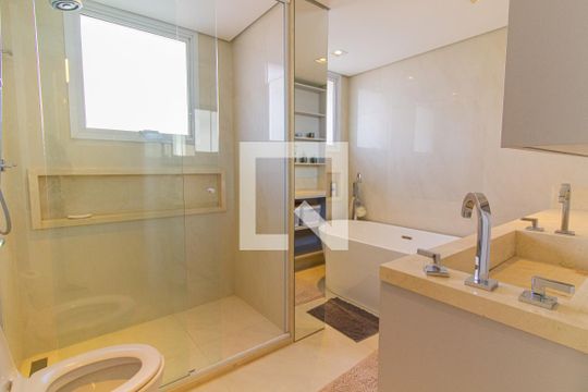 Banheiro da Suíte 1 de apartamento à venda com 3 quartos, 175m² em Vila Romana, São Paulo