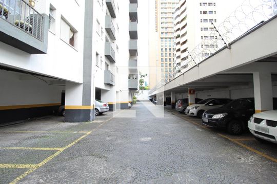 Garagem de apartamento para alugar com 1 quarto, 47m² em Moema, São Paulo