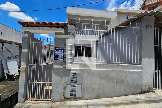 Fachada de casa para alugar com 1 quarto, 40m² em Vila Dalila, São Paulo