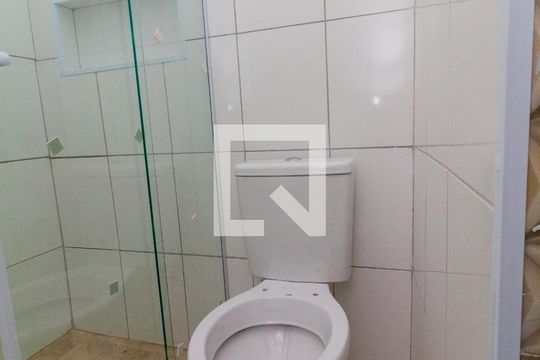 Banheiro de casa para alugar com 1 quarto, 40m² em Vila Dalila, São Paulo