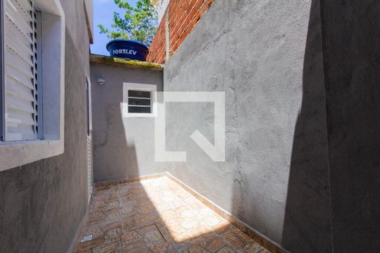 Área Externa de casa para alugar com 1 quarto, 40m² em Vila Dalila, São Paulo