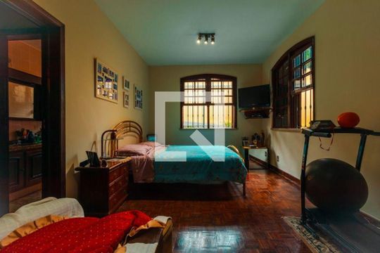 Casa à venda com 5 quartos, 350m² em São Francisco, Niterói
