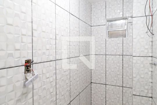 Banheiro de casa para alugar com 1 quarto, 30m² em Vila Irmaos Arnoni, São Paulo