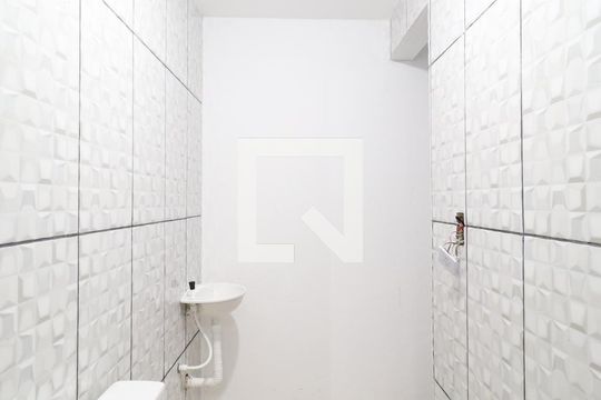 Banheiro de casa para alugar com 1 quarto, 30m² em Vila Irmaos Arnoni, São Paulo