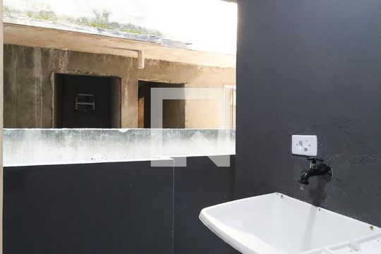 Área de serviço de casa para alugar com 1 quarto, 30m² em Vila Irmaos Arnoni, São Paulo
