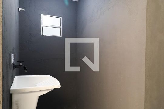 Área de serviço de casa para alugar com 1 quarto, 30m² em Vila Irmaos Arnoni, São Paulo