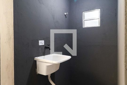 Área de serviço de casa para alugar com 1 quarto, 30m² em Vila Irmaos Arnoni, São Paulo