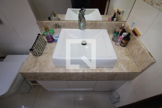 Banheiro 2 de casa à venda com 4 quartos, 315m² em Parque Peruche, São Paulo