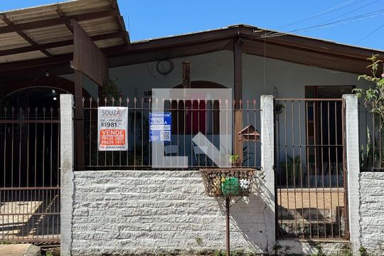 Fachada de casa à venda com 4 quartos, 120m² em Feitoria, São Leopoldo
