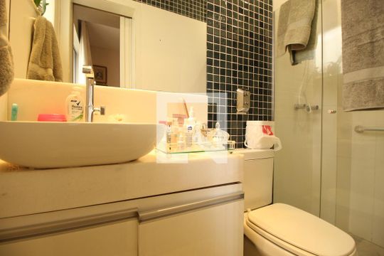 Banheiro de apartamento à venda com 3 quartos, 133m² em Serra, Belo Horizonte