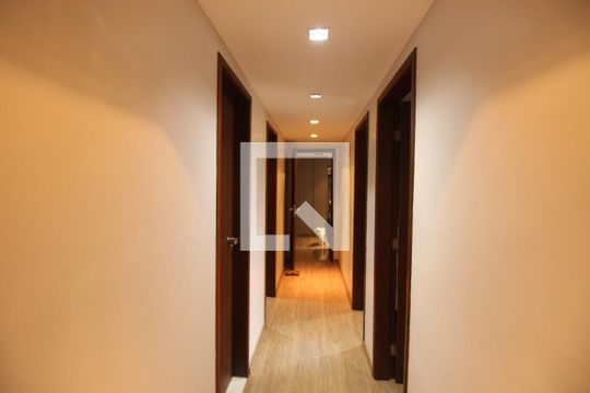 Corredor de apartamento à venda com 3 quartos, 133m² em Serra, Belo Horizonte
