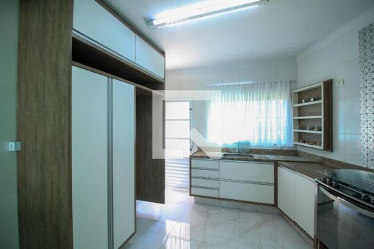 Cozinha de casa à venda com 3 quartos, 150m² em Jardim Analia Franco, São Paulo