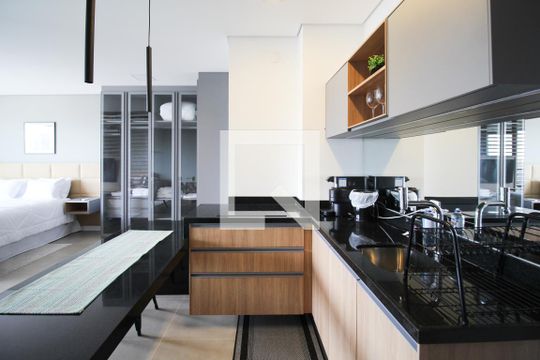 Cozinha de apartamento à venda com 1 quarto, 58m² em Itaim Bibi, São Paulo