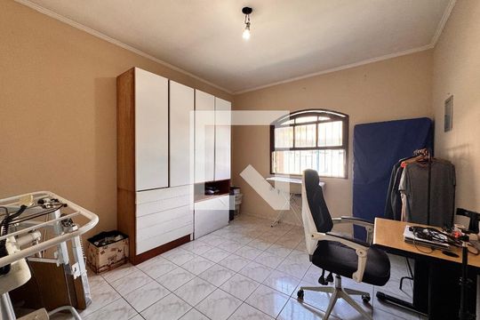 Quarto 1 de casa à venda com 4 quartos, 205m² em Jardim Santo Alberto, Santo André