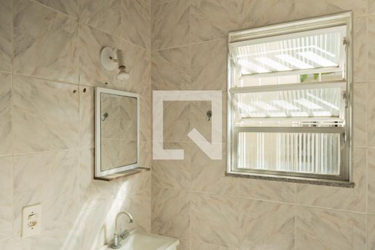 Banheiro do Quintal de casa à venda com 2 quartos, 350m² em Vila da Penha, Rio de Janeiro