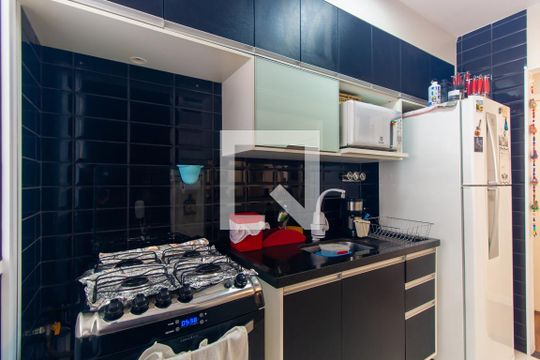 Cozinha de apartamento à venda com 2 quartos, 56m² em Vila Ema, São Paulo
