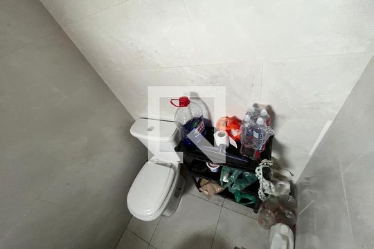 Banheiro de casa para alugar com 3 quartos, 450m² em Parque Peruche, São Paulo
