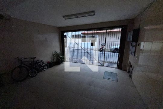 Garagem de casa para alugar com 3 quartos, 450m² em Parque Peruche, São Paulo