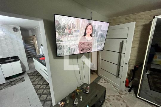 Sala/Quarto de casa para alugar com 3 quartos, 450m² em Parque Peruche, São Paulo