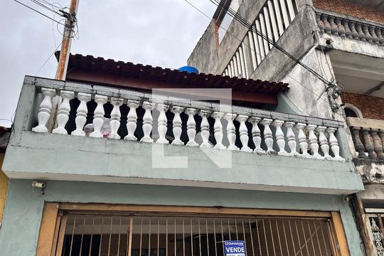 Fachada de casa para alugar com 3 quartos, 450m² em Parque Peruche, São Paulo