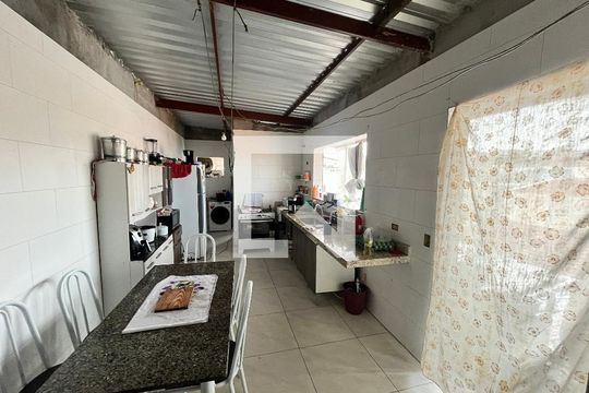 Sala/Cozinha de casa para alugar com 3 quartos, 450m² em Parque Peruche, São Paulo