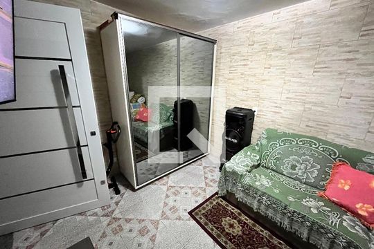 Sala/Quarto de casa para alugar com 3 quartos, 450m² em Parque Peruche, São Paulo