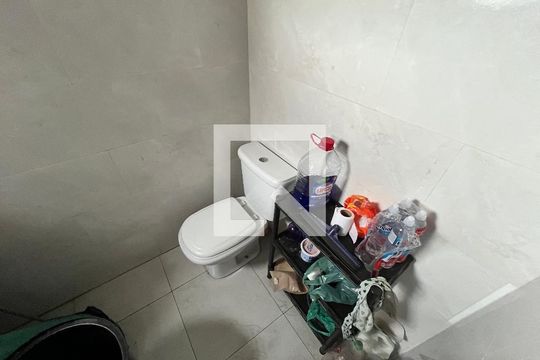 Banheiro de casa para alugar com 3 quartos, 450m² em Parque Peruche, São Paulo