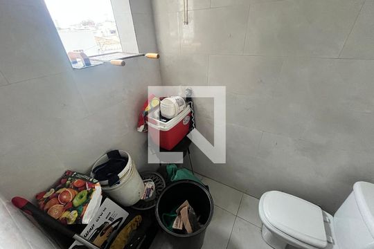 Banheiro de casa para alugar com 3 quartos, 450m² em Parque Peruche, São Paulo